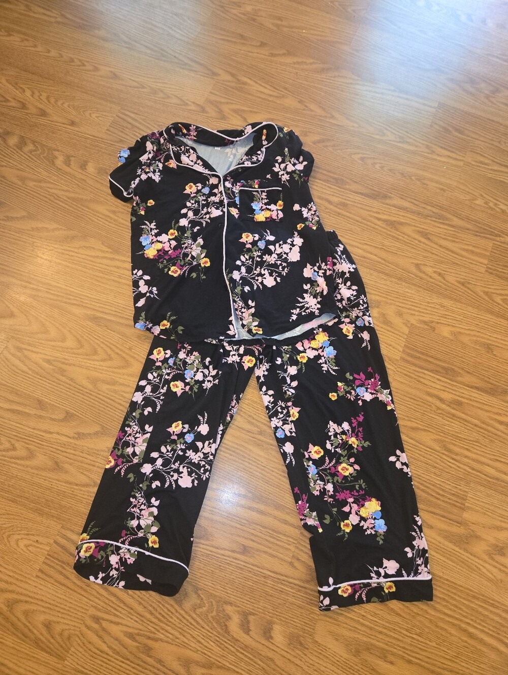 Women's Joyspun Pajama Sets - Picture 2 of 3